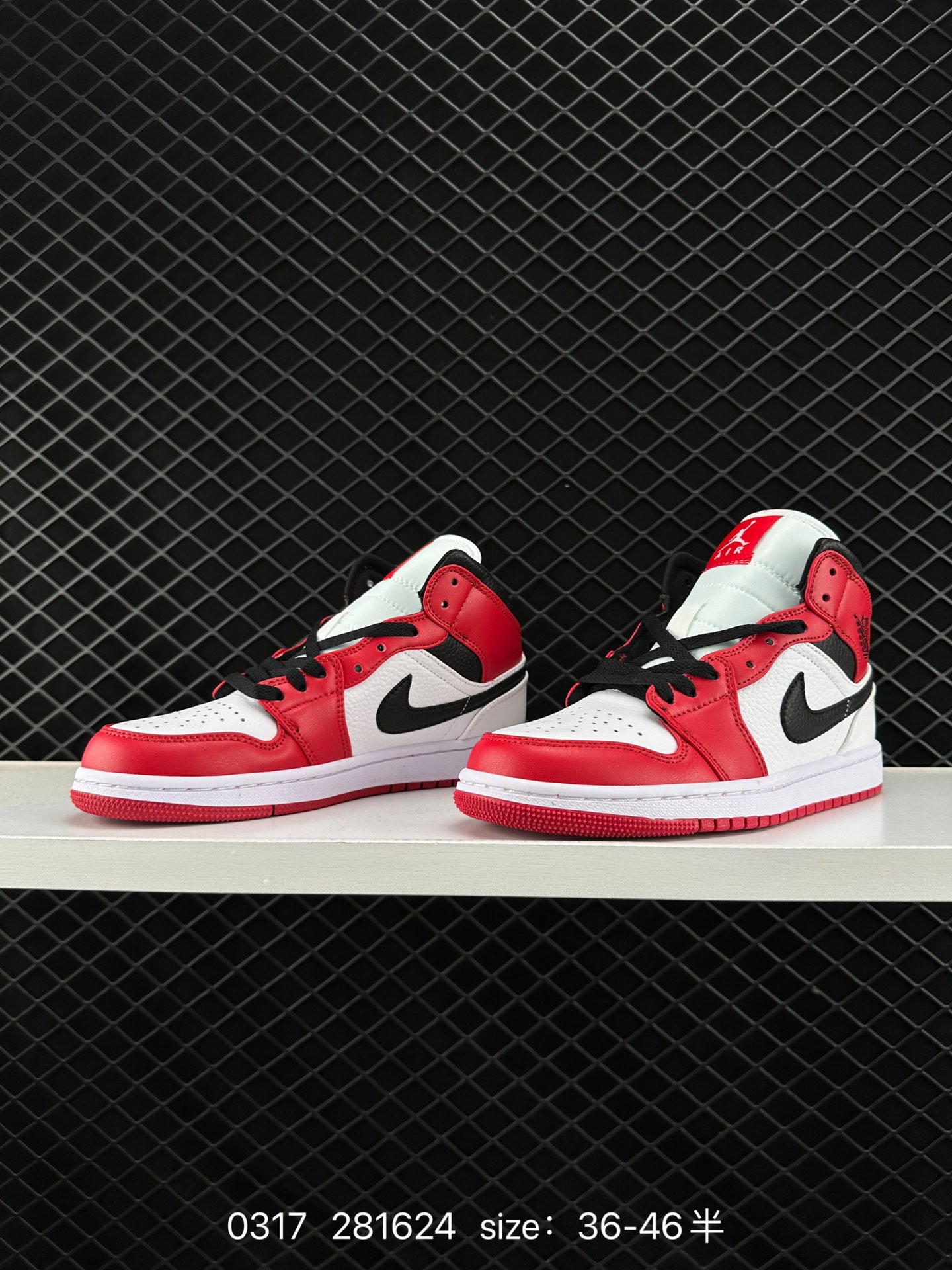 （NIKE）AIR JORDAN 1 MID